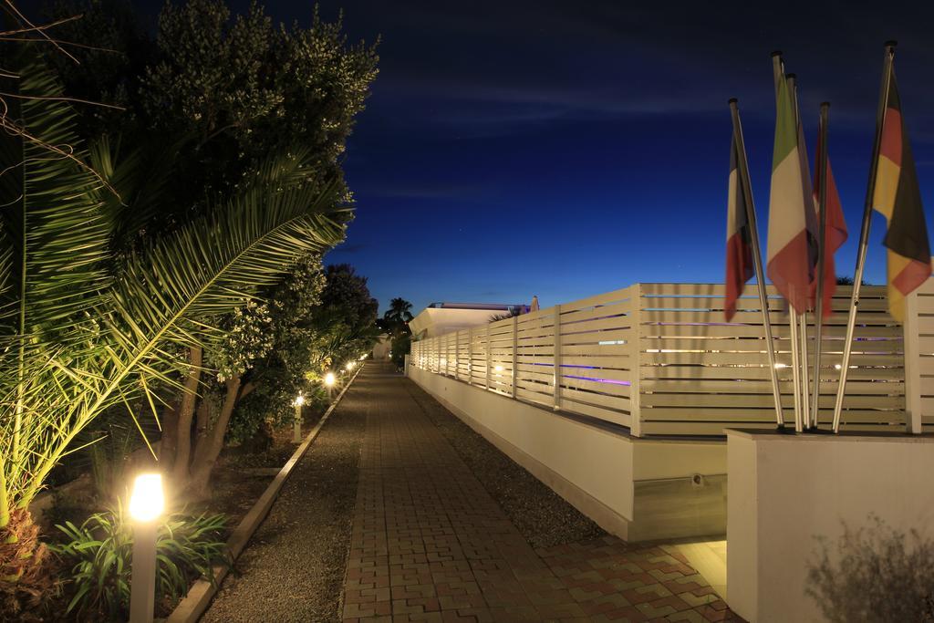 Garden Hotel Ripa Весте Екстериор снимка
