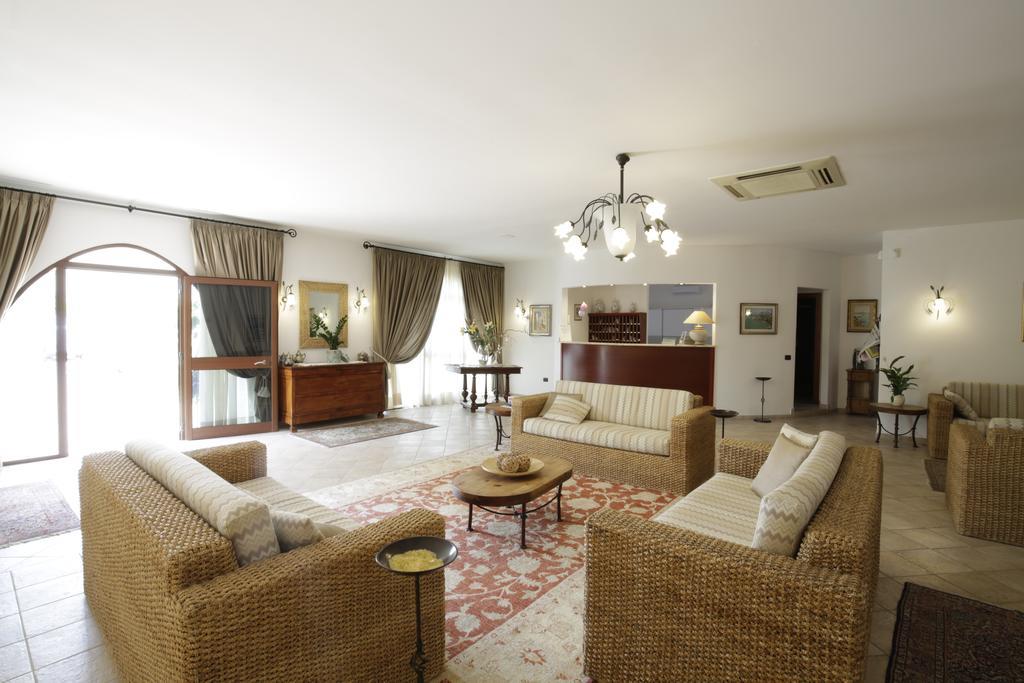 Garden Hotel Ripa Весте Екстериор снимка