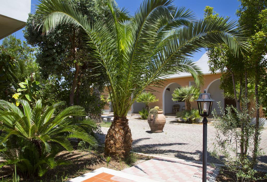 Garden Hotel Ripa Весте Екстериор снимка