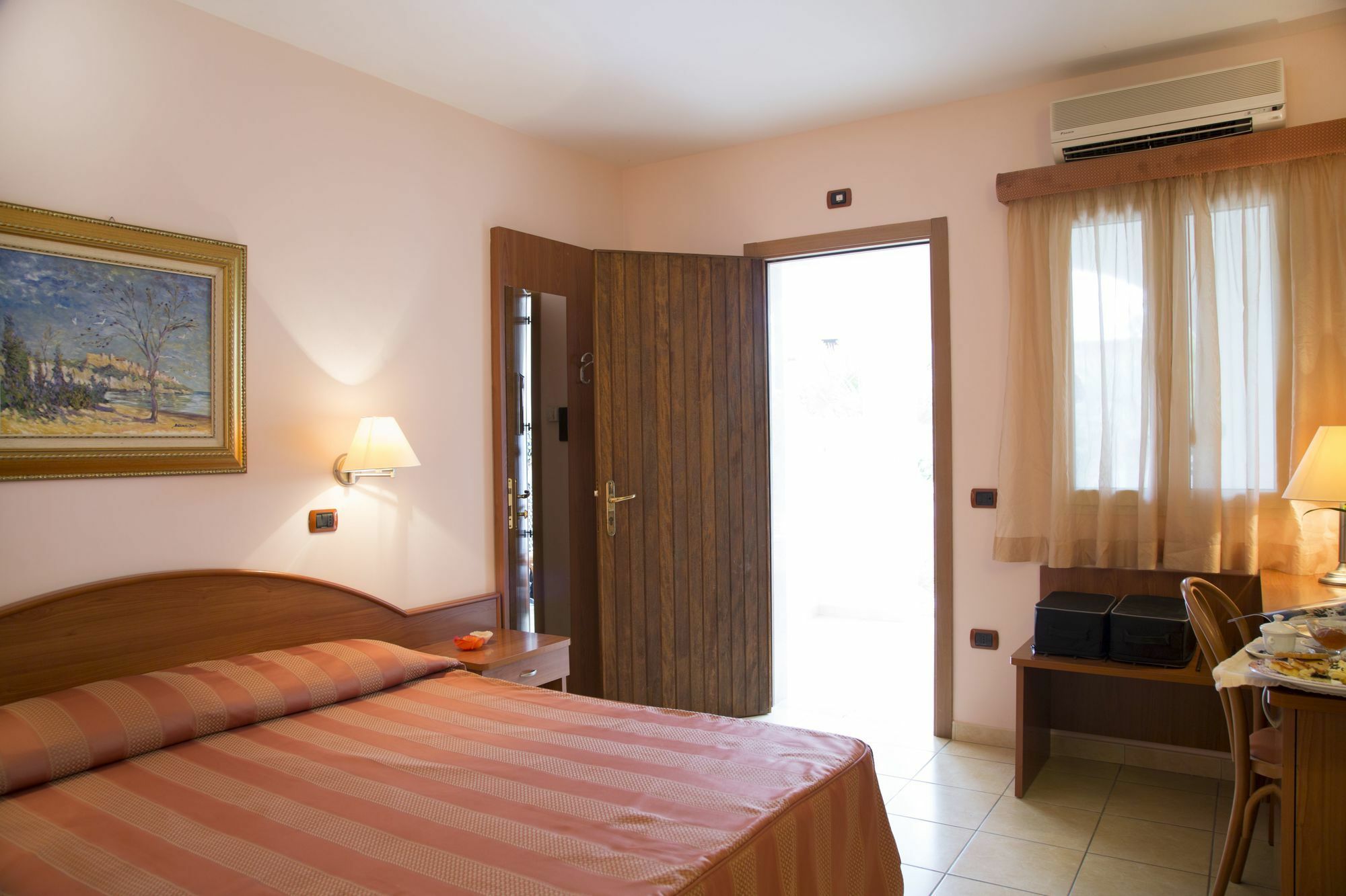Garden Hotel Ripa Весте Екстериор снимка